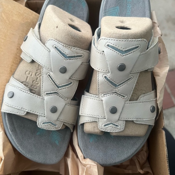 Merrell Shoes - NIB Merrell Adhera Leather Slide Sandals Ivory size 6